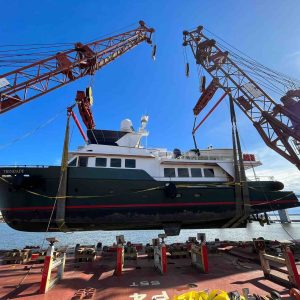 Unloading of the Yacht ´Trindade´